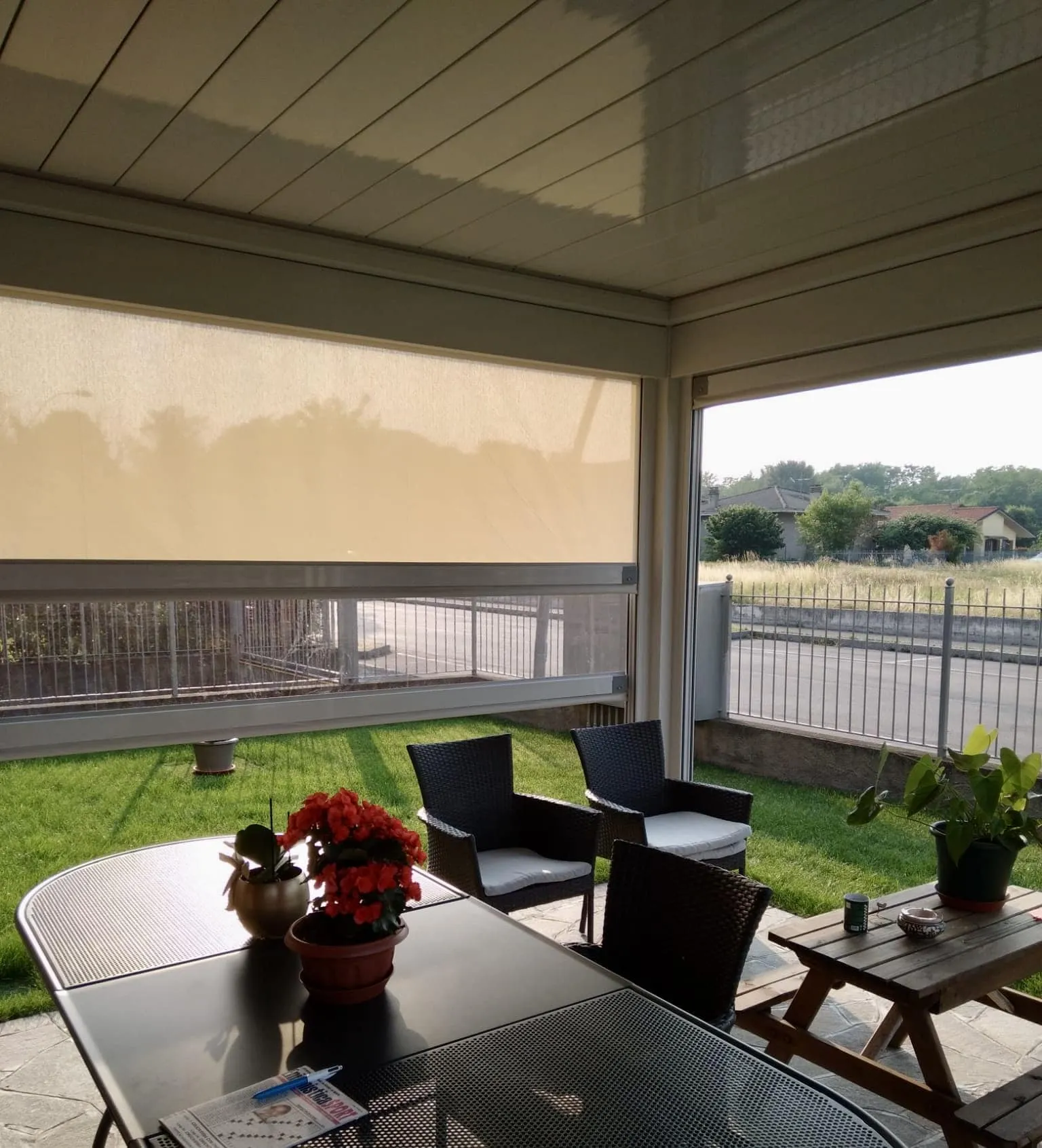 Chiusura ermetica laterale di una pergola
