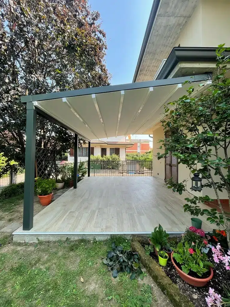 Pergola TendaBerg con copertura in tessuto